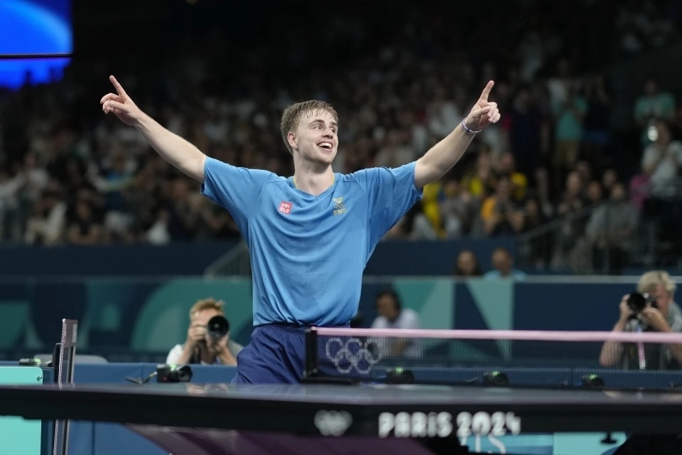 法兰克福中场球员成功突破，全场支配比赛的简单介绍