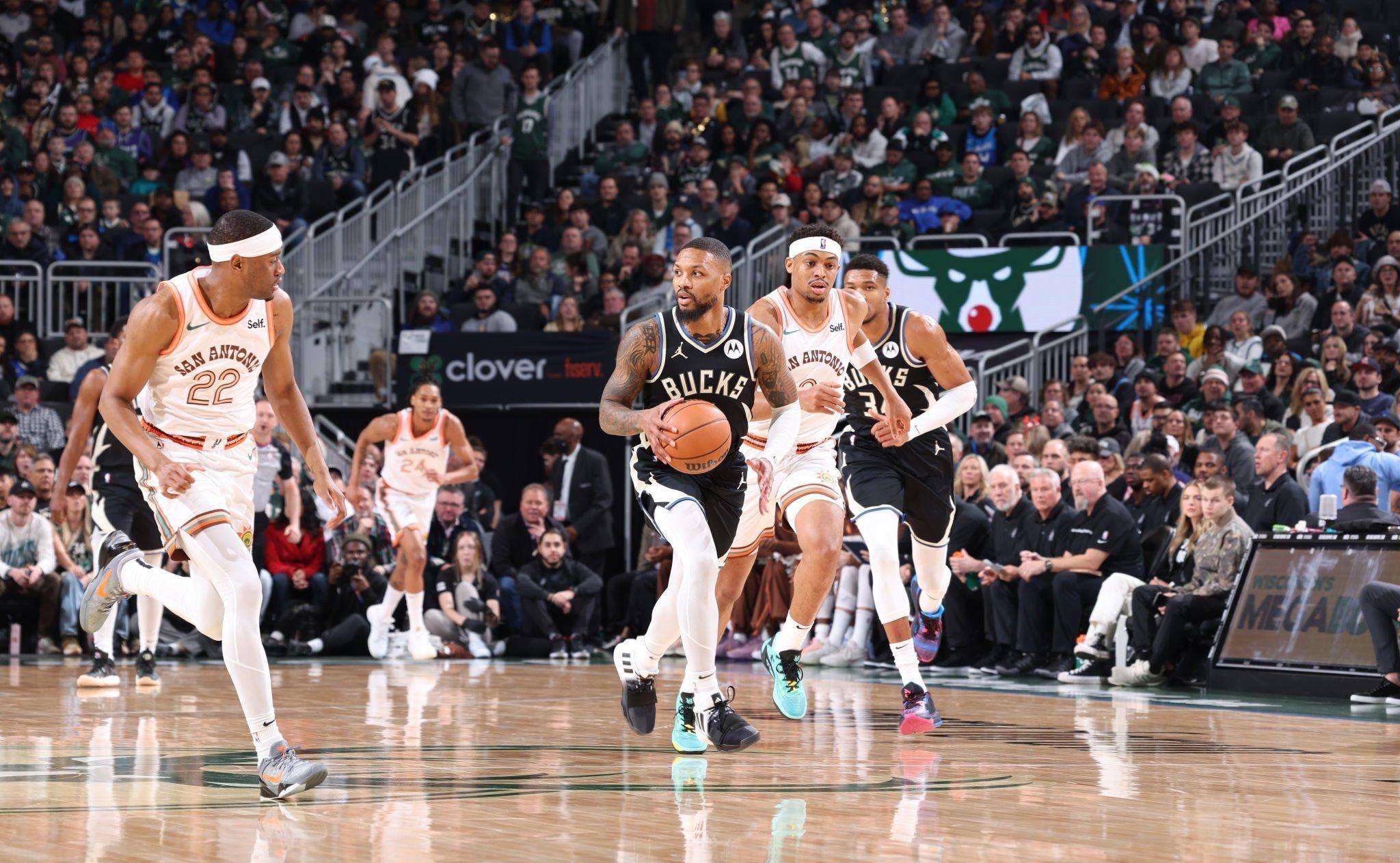 雄鹿击败马刺，字母哥表现全面领军