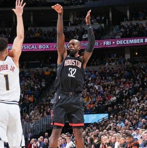 火箭大胜开拓者，继续保持领先